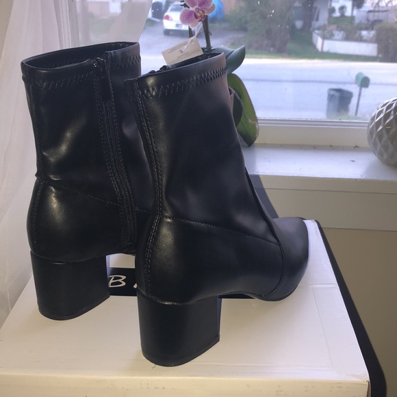 Fashion nova pleather pointed toe black ankle booties - Picture 4 of 7